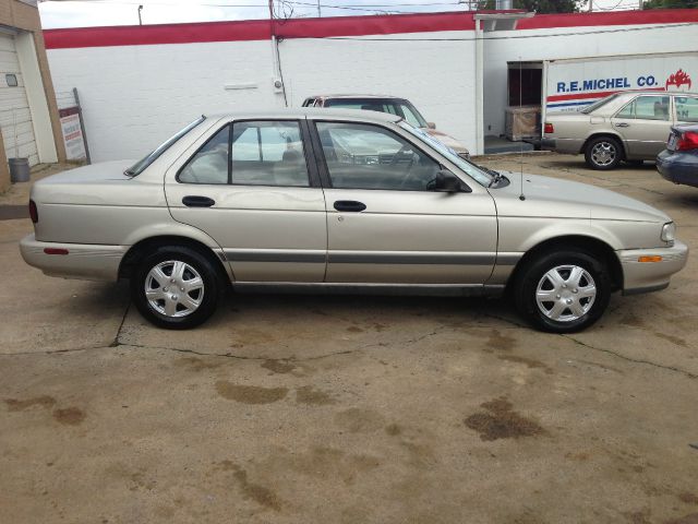 Nissan Sentra 1993 photo 4