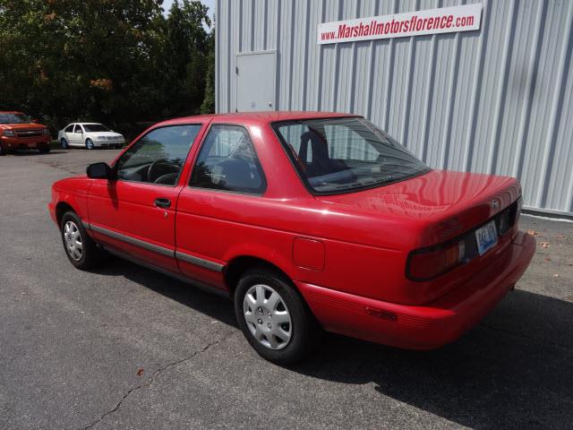 Nissan Sentra 1993 photo 2