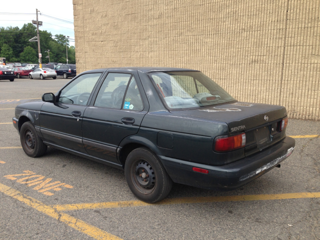 Nissan Sentra 1994 photo 1