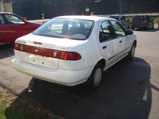 Nissan Sentra 1995 photo 3