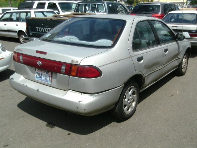 Nissan Sentra 1996 photo 2
