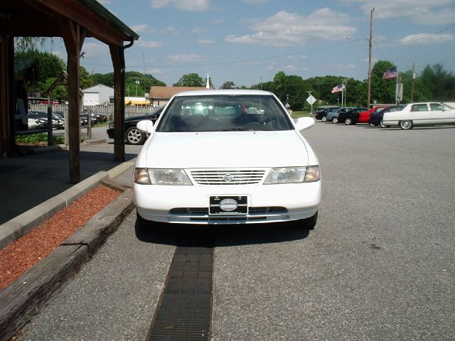 Nissan Sentra 1996 photo 3