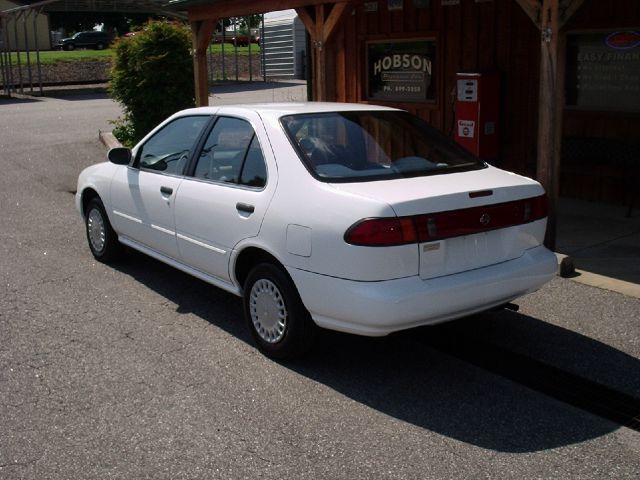 Nissan Sentra 1996 photo 4