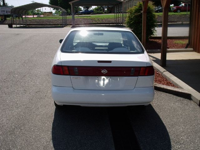 Nissan Sentra 1996 photo 7