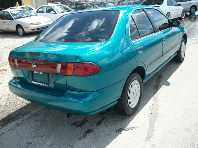 Nissan Sentra 1997 photo 1