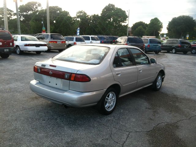 Nissan Sentra 1999 photo 1