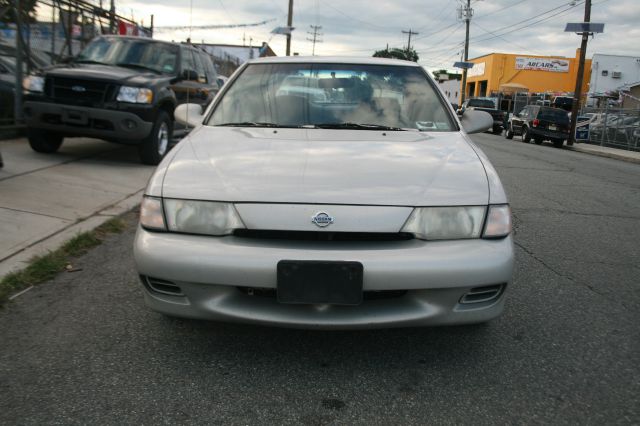 Nissan Sentra 1999 photo 2