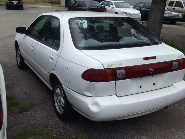 Nissan Sentra 1999 photo 1