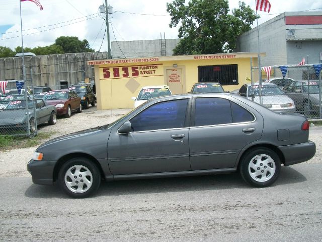 Nissan Sentra 1999 photo 1