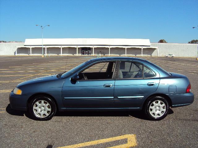 Nissan Sentra 4dr Sdn I4 Manual LE (natl) Sedan Sedan