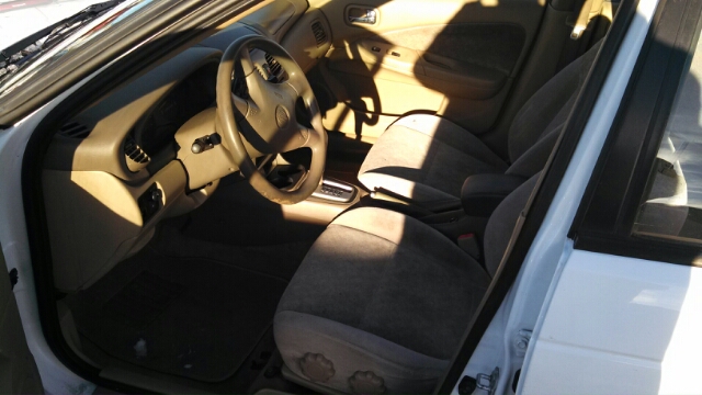 Nissan Sentra 4dr Sdn I4 Manual LE (natl) Sedan Sedan