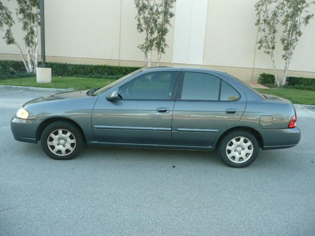 Nissan Sentra 4dr Sdn I4 Manual LE (natl) Sedan Sedan