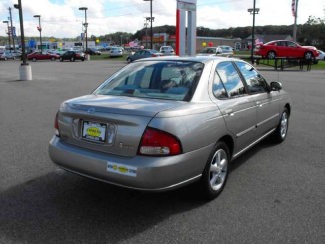 Nissan Sentra 2001 photo 1