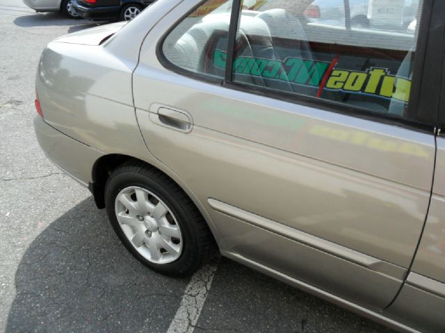 Nissan Sentra 2001 photo 1