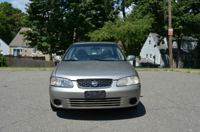Nissan Sentra Crew Cab Standard Box 4-wheel Drive SLE Sedan