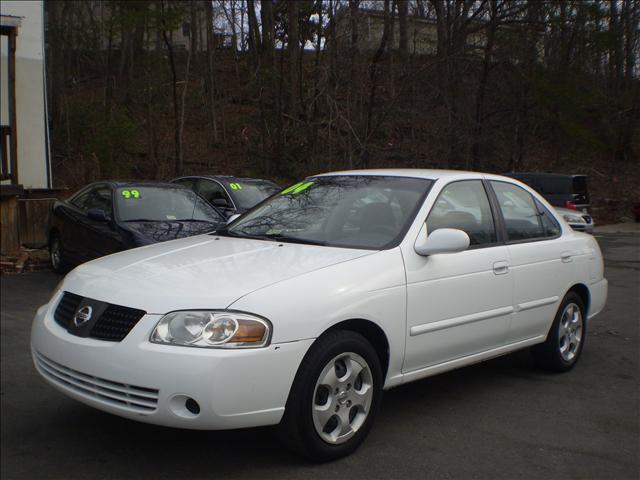 Nissan Sentra E43 Sedan