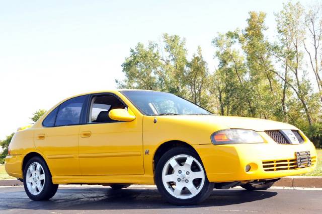 Nissan Sentra Crew Cab Standard Box 4-wheel Drive SLE Sedan