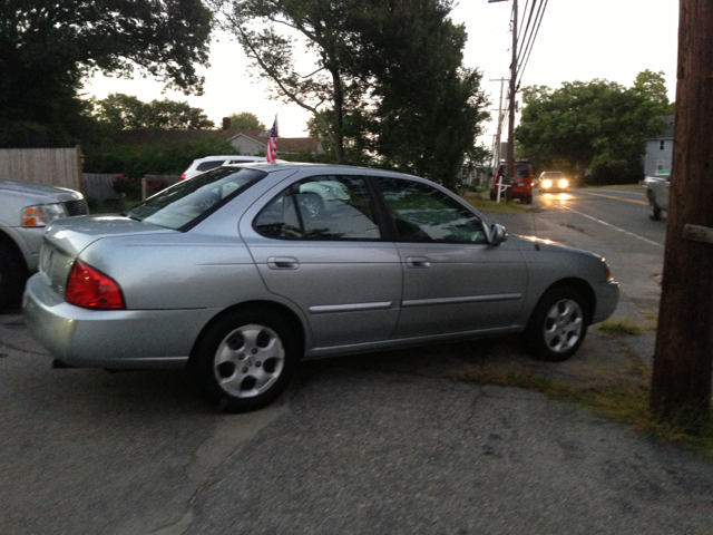 Nissan Sentra E43 Sedan