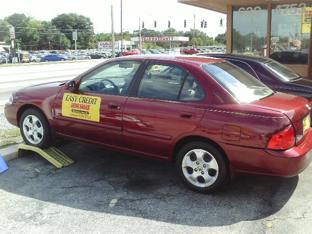 Nissan Sentra E43 Sedan