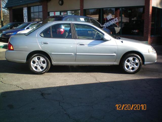 Nissan Sentra 2004 photo 2