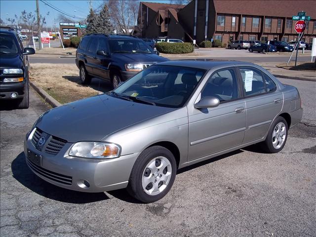 Nissan Sentra E43 Sedan