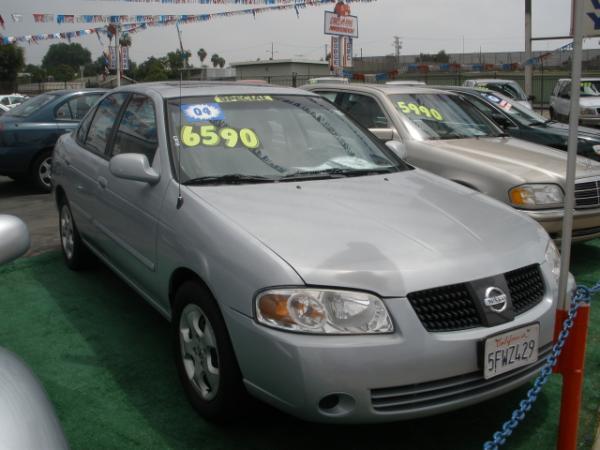 Nissan Sentra E43 Sedan
