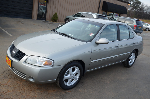 Nissan Sentra 2004 photo 1