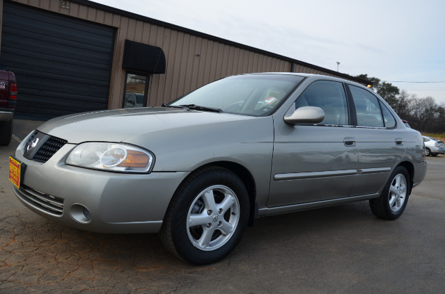 Nissan Sentra 2004 photo 2