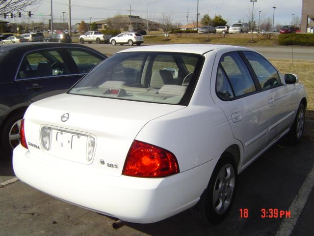 Nissan Sentra 2004 photo 2