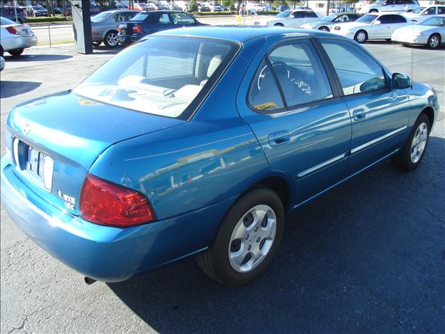 Nissan Sentra 2004 photo 1