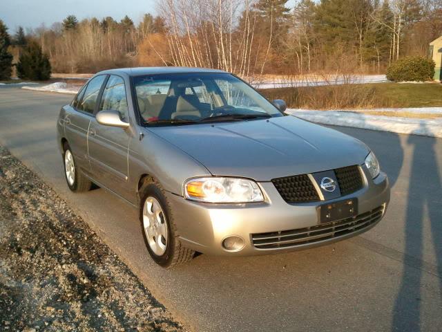 Nissan Sentra E43 Sedan