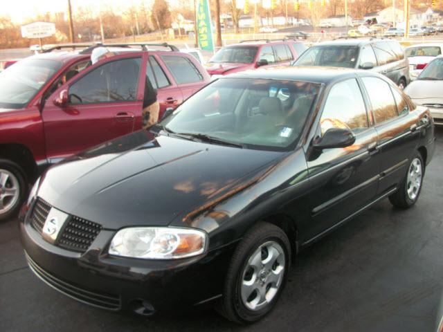 Nissan Sentra E43 Sedan