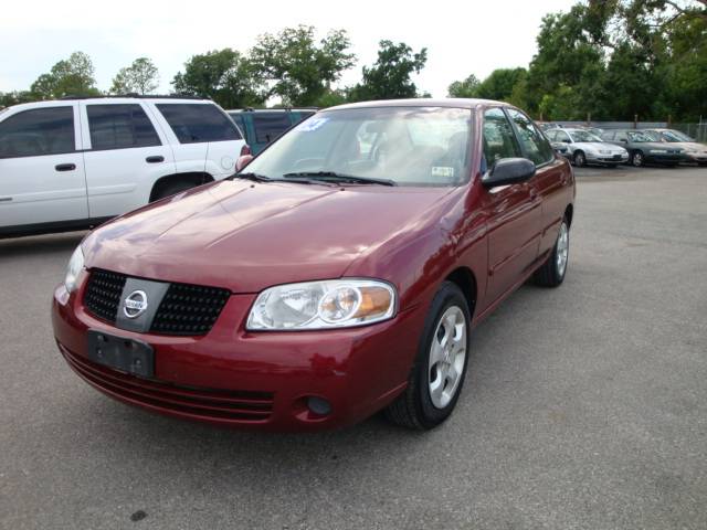 Nissan Sentra E43 Sedan