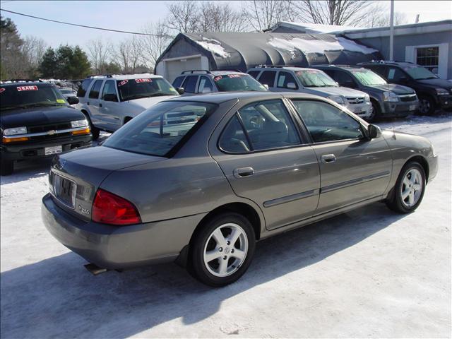 Nissan Sentra 2004 photo 2