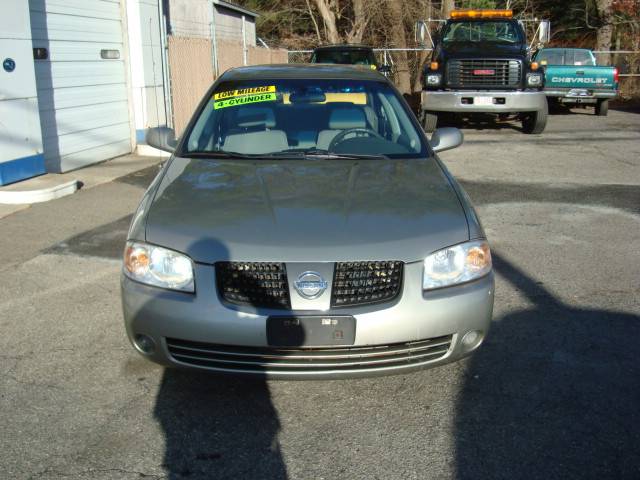 Nissan Sentra 2004 photo 2