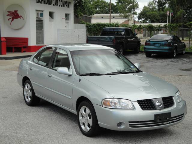 Nissan Sentra E43 Sedan