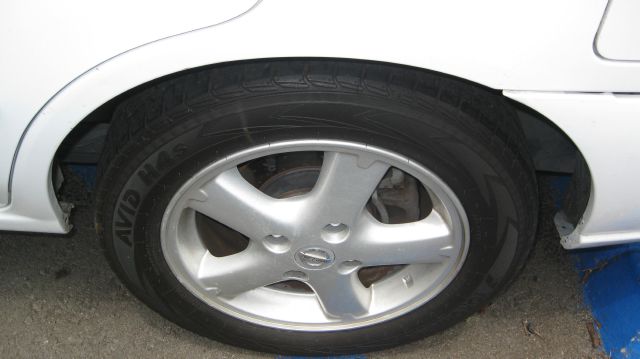 Nissan Sentra Pickupslt Quad Cab SWB 4WD 4x4 Truck Sedan