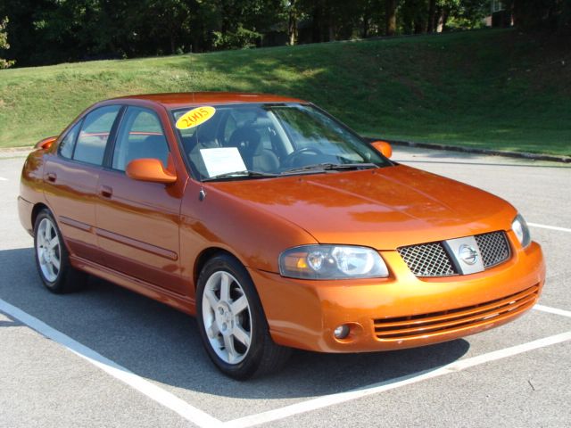 Nissan Sentra Crew Cab Standard Box 4-wheel Drive SLE Sedan