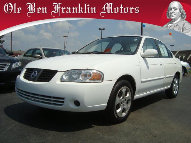 Nissan Sentra E43 Sedan