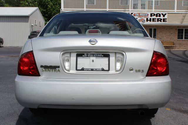 Nissan Sentra E43 Sedan