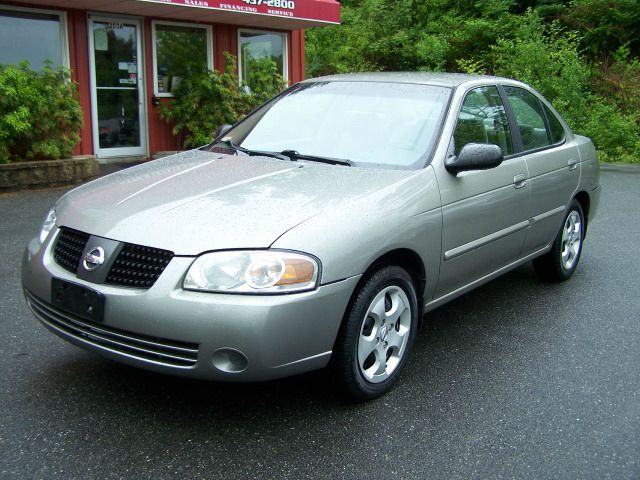 Nissan Sentra E43 Sedan