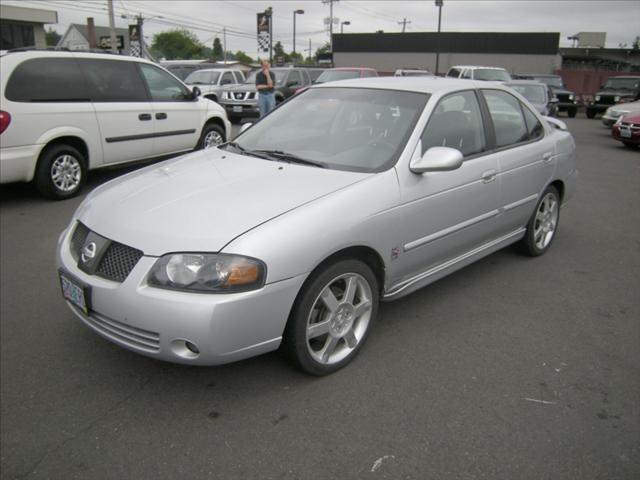 Nissan Sentra Crew Cab Standard Box 4-wheel Drive SLE Sedan