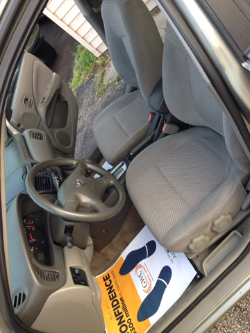 Nissan Sentra E43 Sedan