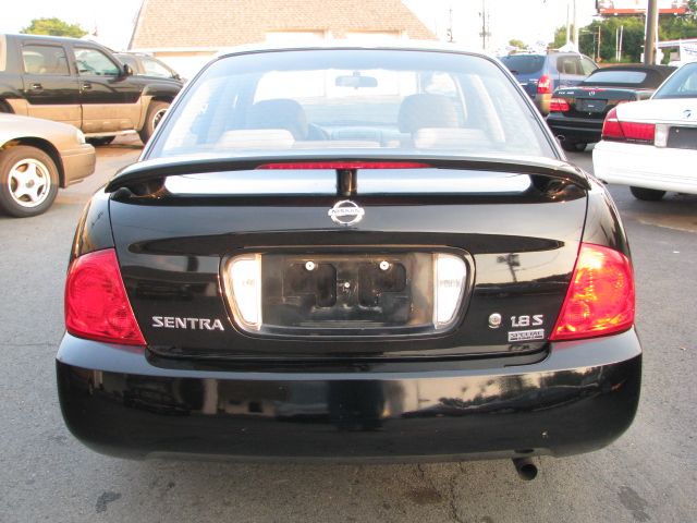 Nissan Sentra E43 Sedan