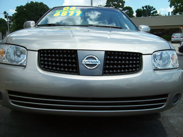 Nissan Sentra E43 Sedan