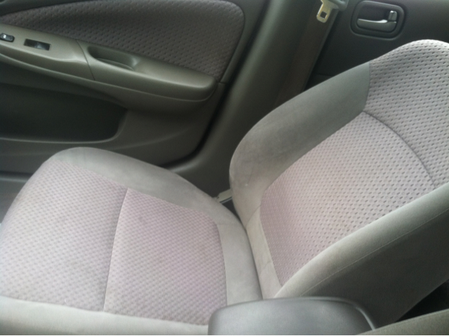 Nissan Sentra E43 Sedan