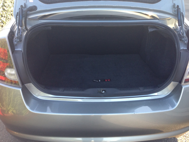 Nissan Sentra Crew Cab Standard Box 4-wheel Drive SLE Sedan