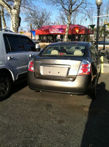 Nissan Sentra SLT Heavy DUTY Sedan