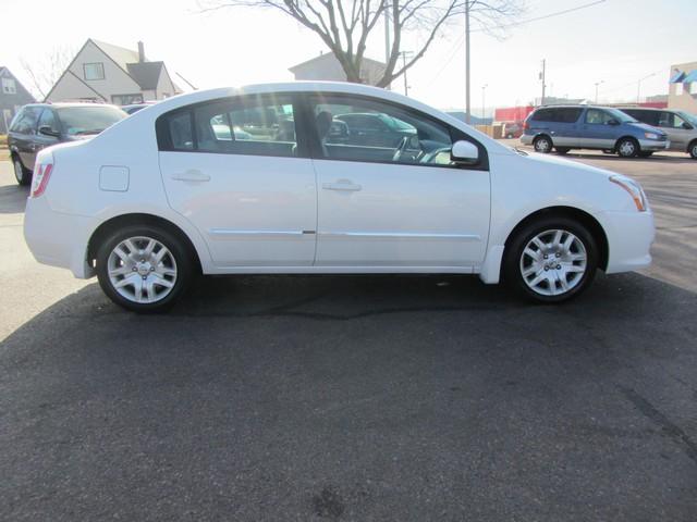 Nissan Sentra 2010 photo 2