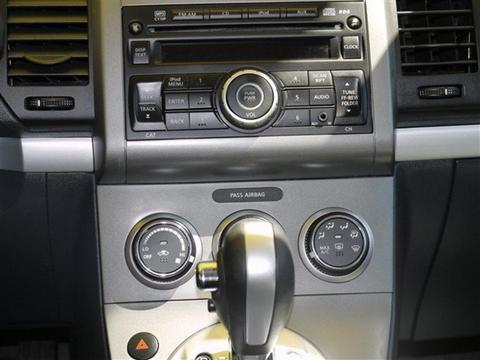 Nissan Sentra 2010 photo 2